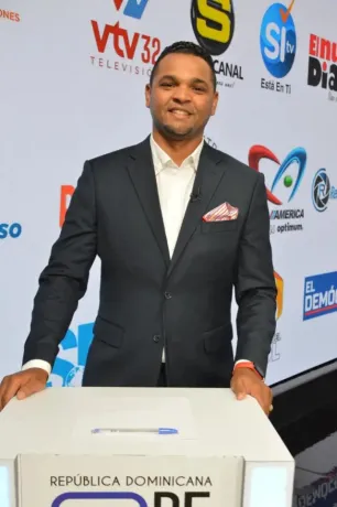 elnuevodiariord's tweet photo. El candidato vicepresidencia del partido Frente Amplio (@soyfrenteamplio), Jesús Díaz Moran (@Jesdaz1), ejercerá su derecho al voto en la escuela Hogar el Buen Pastor a las 10:00 A.M., ubicada en la calle Núñez de Cáceres en Santiago.

#ElNuevoDiarioRD #Politica 
#ENDElecciones2024🗳️ #EleccionesRD2024