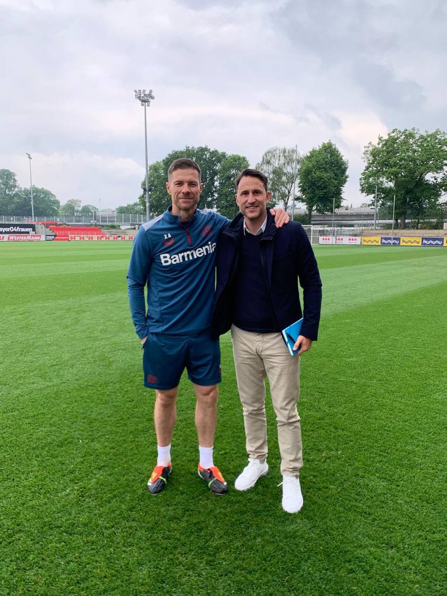 🖤❤️ Cuando el negro y rojo se unen… ¡NO hay quien lo pare! 👊

Nuestro DT <a href="/XabiAlonso/">Xabi Alonso</a> recibió la visita del Director Técnico de <a href="/AtlasFC/">Atlas FC</a> , Beñat San José 🦁🤝🦊.

Amistades que el fútbol te da ⚽️

#SomosBayer04