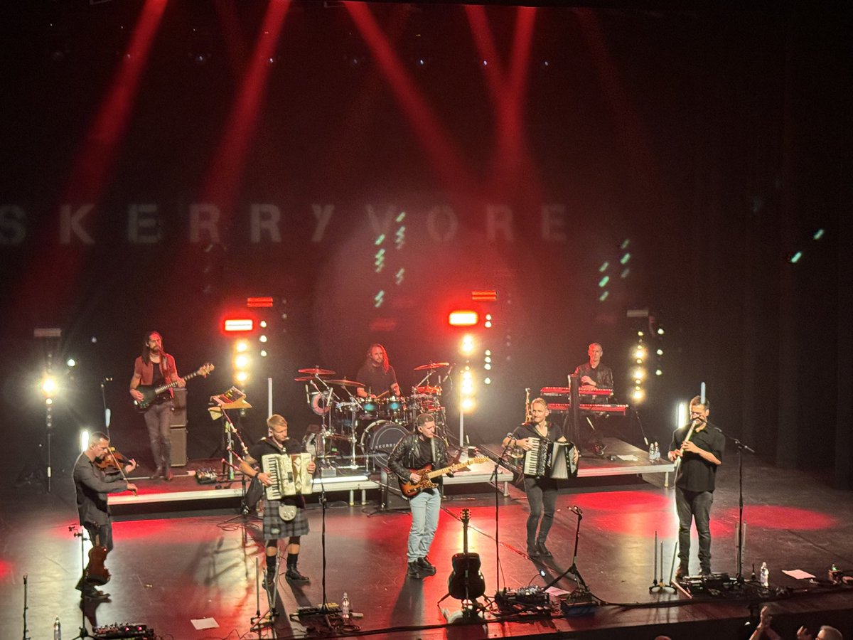 @SKERRYVORE Absolutely amazing gig in Shrewsbury. Was great to chat with you afterwards too. Huge fans from Wales🏴󠁧󠁢󠁷󠁬󠁳󠁿