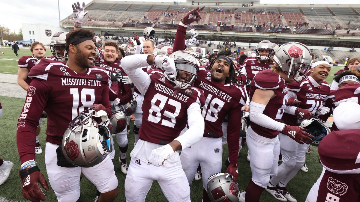 Thanks to @CoachThomas_MSU for the offer to @MOStateFootball! #AGTG @Coach_DJones @CoachKGranger @coachcodutti @sloan_coach @WeAreFu1shear @Perroni247 @TimVerghese @AGEDITS32