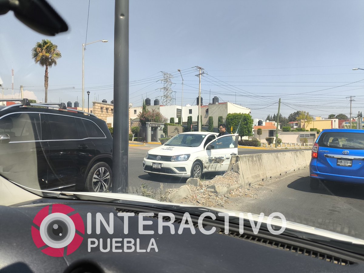 #AHORA 🚨🔴 || Se registró un percance en Camino al Batán, pasando Lomas del Mármol, entre una camioneta Mercedes y un automóvil del @PueblaAyto. Maneje con precaución 🚘💥.