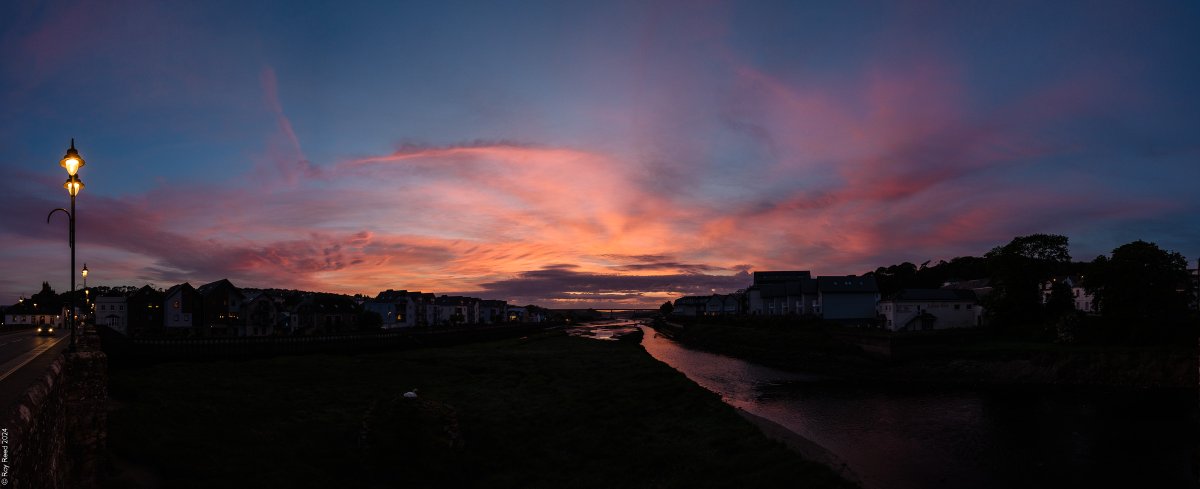 Wadebridge Sunset

(Panoramic photo, so you might need to click to see it all.)

#Cornwall #sunset