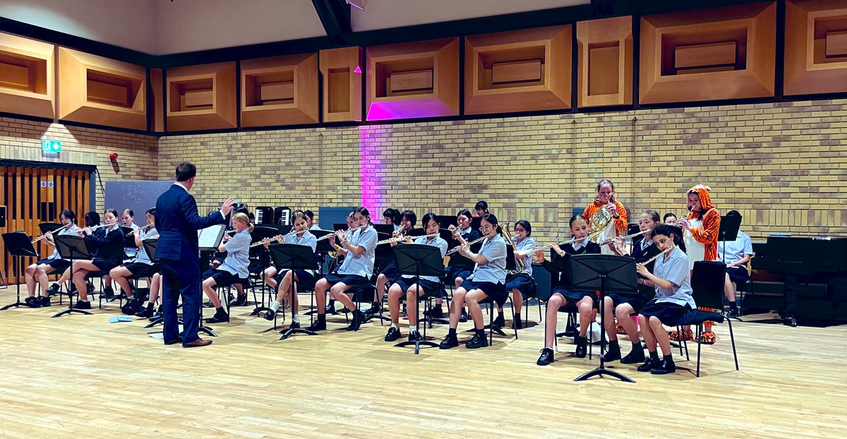 Well done to everyone involved in this evening’s Arts Soirée! A musical first half saw performances from Chancel Choir and the Junior Concert Band, before IV Form pupils treated to us to a moving performance of Goodnight Mister Tom. A great way to start another Wycombe weekend!