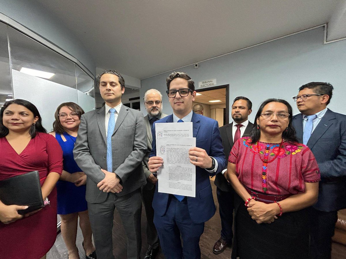 #CortesNoMafias 🔎 Un grupo de abogados y abogadas inscribieron la planilla 'Unidad por la Justicia', para la elección de comisionados en el CANG para las postuladoras de CSJ y Salas de Apelaciones. 📸: Prensa Comunitaria