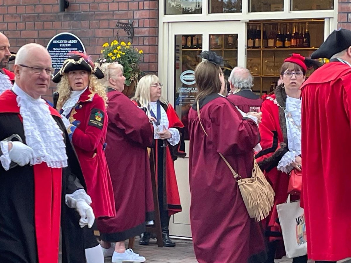 Great to see the Ale Tasters from #HenleyinArden #Alcester #Warwick & #Bromsgrove Court Leets visiting The Station at #HenleyinArden as part of its annual ale tasting this evening
