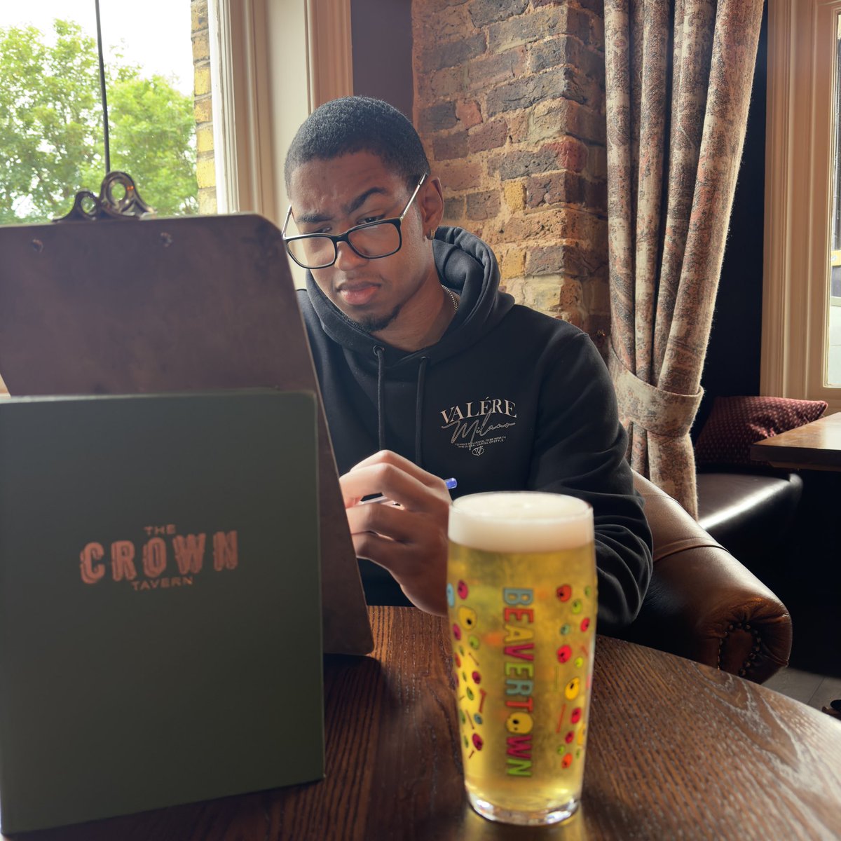 Did somebody say Quiz? 

Join us for our next quiz night! 
Sunday 26th May 
8pm at The Crown 

£50 bar tab up for grabs for the winning team 💵 

£2pp entry with all proceeds going to the wooden spoon charity 

@youngspubs  

#quiznight #quiz #pubs #pubquiz #SELpubs #londonpubs