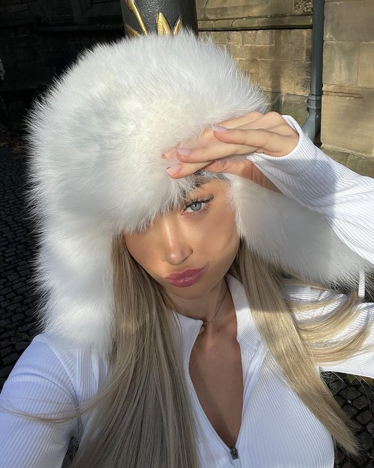 Do I look Russian or British? 🤭 https://t.co/JH6lDJy8xX