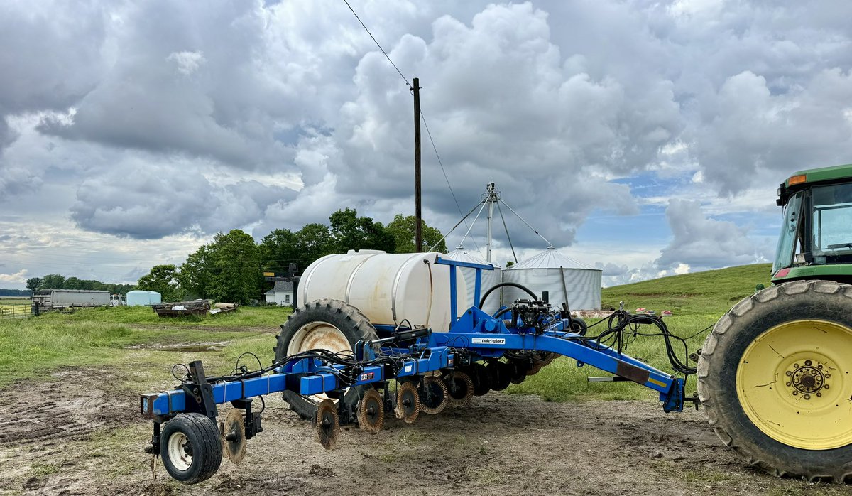 Southern FS - Precision (@precision_sfs) on Twitter photo Row by row liquid control with <a href="/PrecisionPlant/">Precision Planting</a> vApply EMHD EM FlowSense and PumpStack on this customers side dress bar 🎯 Row by row liquid control with <a href="/PrecisionPlant/">Precision Planting</a> vApply EMHD EM FlowSense and PumpStack on this customers side dress bar 🎯