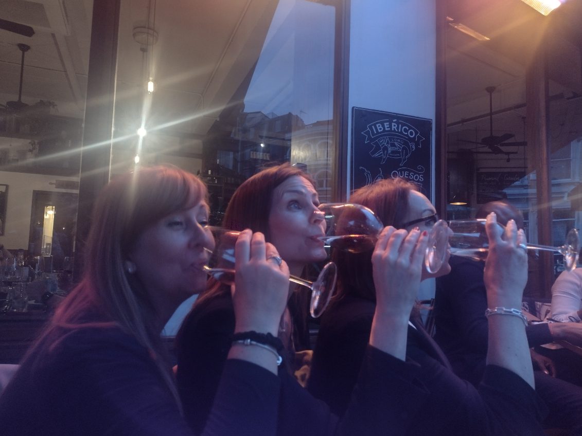 sbm_jo's tweet photo. So lovely to catch up with SBL colleagues at #edexeclive yesterday including: @Suba_SBM @sbm_surrey @jazz_sbm @claresk30887454 @lisa_m_Murphy
Shout out to @TEL_group for helping to fuel the post conference get together!
Managed a couple of photos https://t.co/98jG2CQPyT