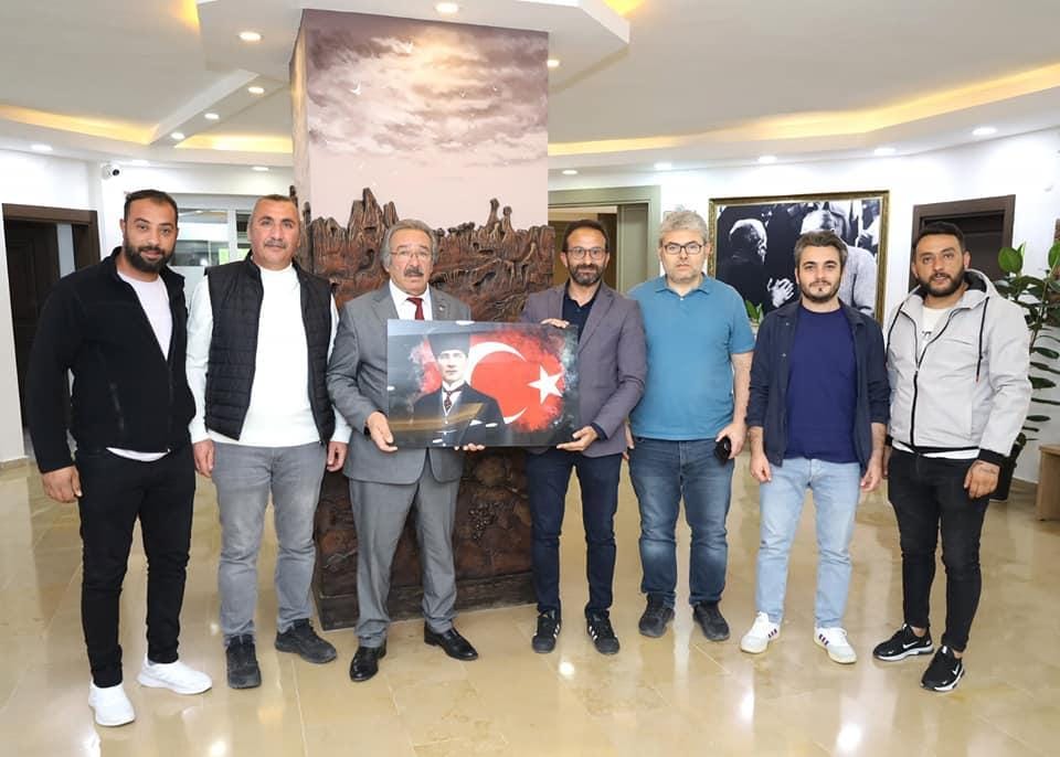 Türk Eğitim Sen Avanos İlçe Başkanımız Taner Durukan İlçe yönetim kurulu üyeleriyle Avanos Belediye Başkanı Mustafa Kenan Sarıtaş'ı ziyaret ederek hayırlı olsun ve tebrik ziyaretinde bulunarak başarılar dilediler.