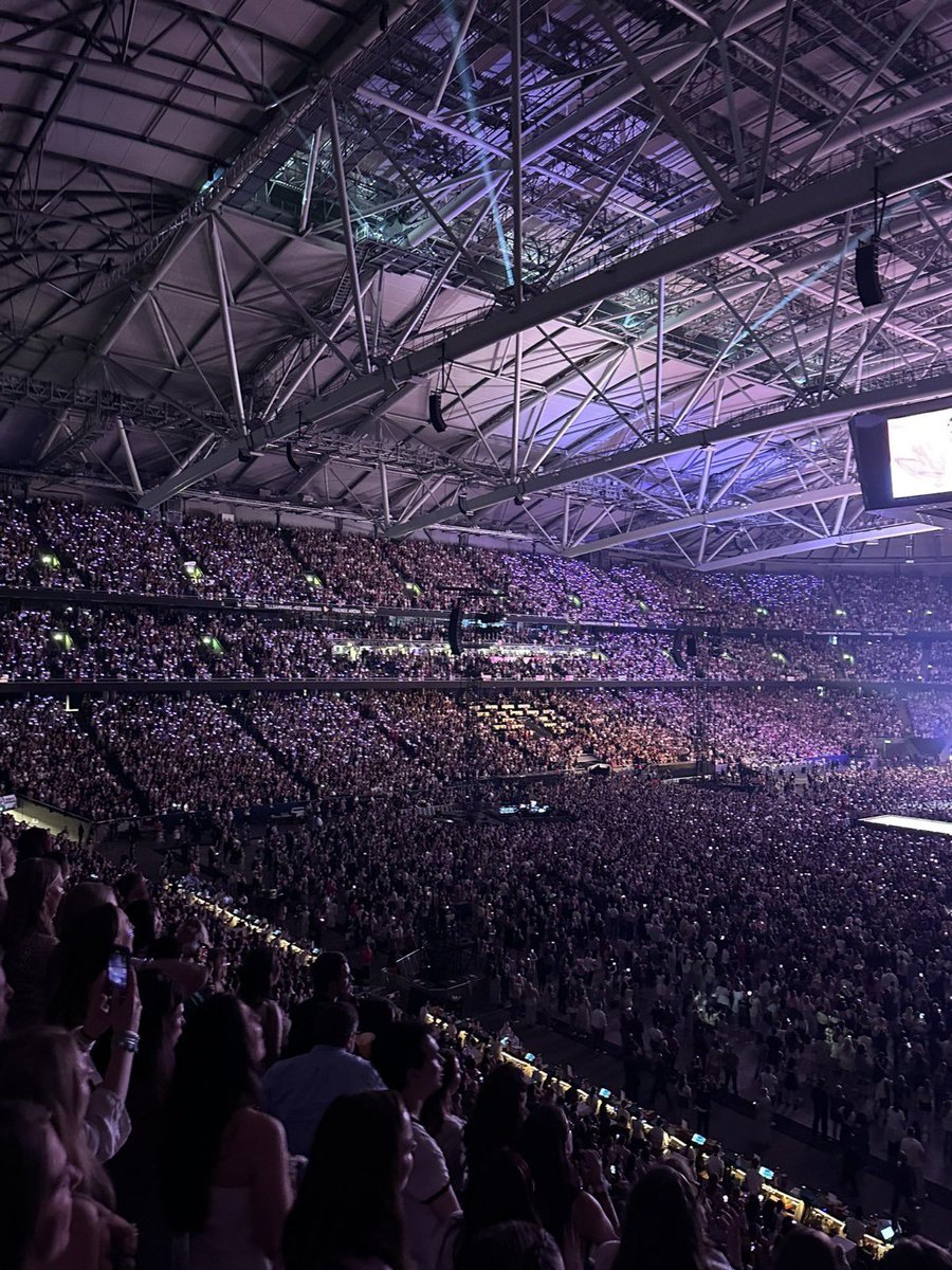 Chromatica ball vs. The Eras tour at the same venue in Stockholm, Sweden. Notice how the so called “global artist” had the entire upper section covered, meanwhile the “local artist” broke the attendance record. 👀