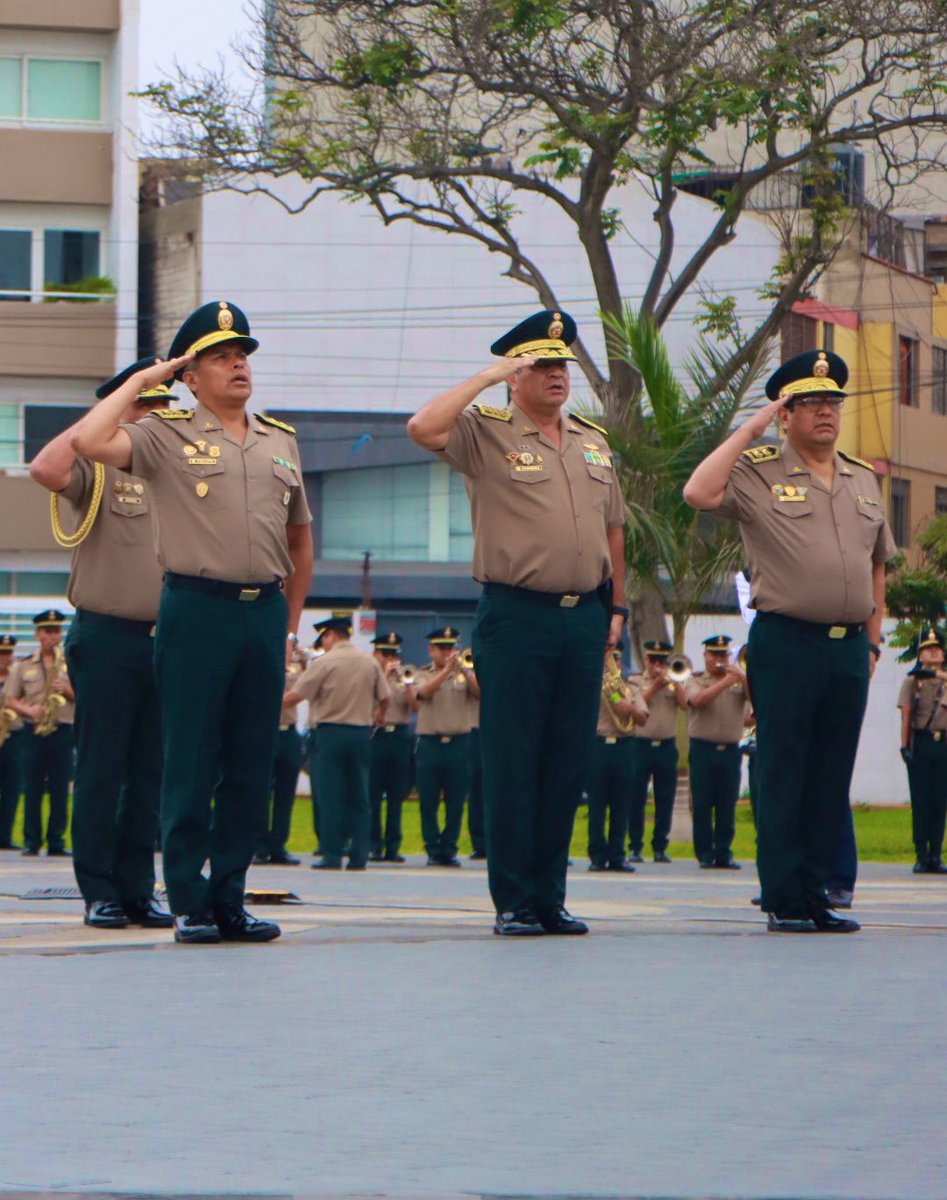LimaRegion's tweet photo. Esta mañana, el Jefe de la Región Policial Lima participó de la Ceremonia de Juramentación de la Policía Escolar y Brigadas de Autoprotección Escolar (BAPES) a nivel nacional 2024; acto realizado en compañía del #comgen @PoliciaPeru .📢👮🏻♂️ #viral #parati #fyp #pnp https://t.co/OIUQ2dubKm
