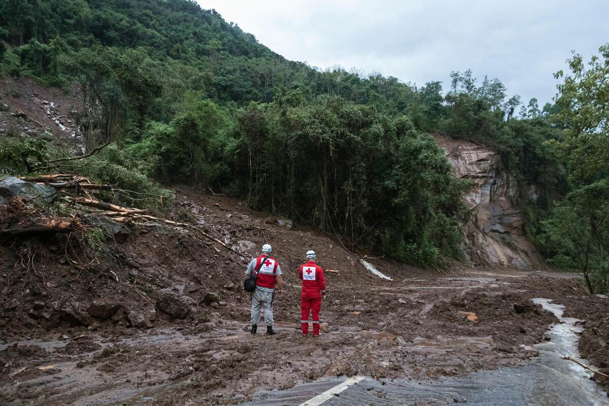 Greenpeace's tweet image. The tragedy in Rio Grande do Sul Brazil continues to have devastating impacts on the communities there 💔

📢 Governments and industries must #ActOnClimate urgently. Learn more &amp;gt;&amp;gt; act.gp/4byIZVU

📷 Tuane Fernandes/Greenpeace
