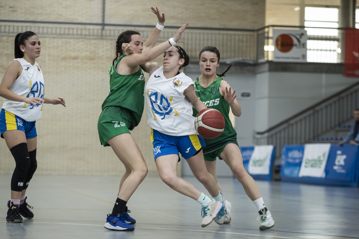 Más de 3000 visualizaciones sólo hoy gracias a <a href="/PlantelTv/">EL PLANTEL TV</a> en sus retransmisiones.

Tremenda la expectación de la Final Nacional de la Copa Colegial. 

Vuelve a ver partidos de la pista central, en Veritas 

twitch.tv/copacolegial

#VuelvelaMagia