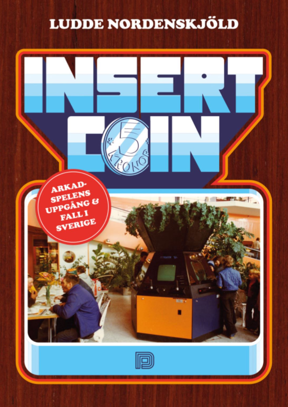 TheVGLibrary's tweet image. Another amazing book that I can&apos;t read...😭

&quot;Insert Coin&quot; chronicles the rise and fall of #Arcade games in Sweden 🇸🇪

Now catalogued in #TheVideoGameLibrary along with all the other awesome-looking Swedish books that need to be translated.