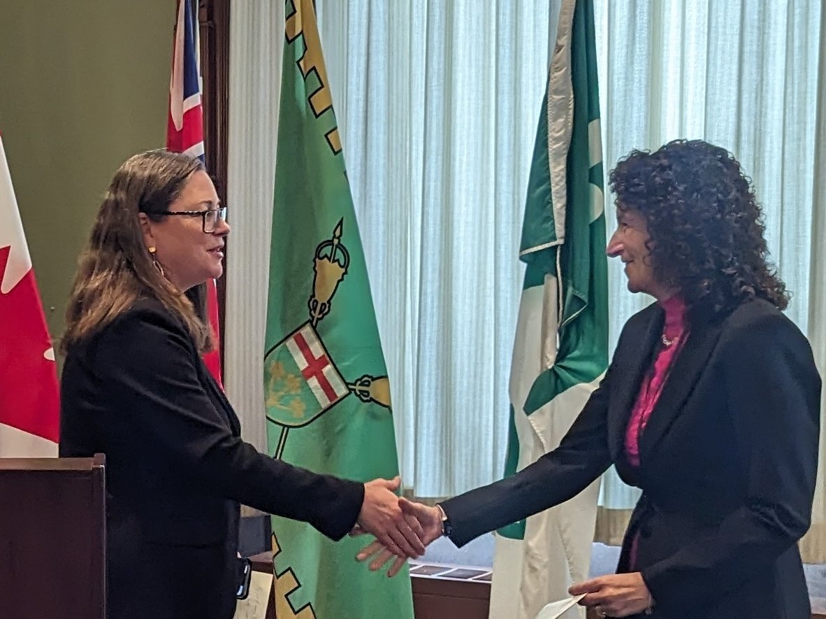 📸Pleased to meet MPP Catherine Fife (@CFifeKW) at our #healthtech adoption lunch at Queen’s Park. Thank you for addressing your colleagues & our guests & for your ongoing support of #OBIO. Look forward to more opportunities to collaborate & advance ON's #lifesciences industry.