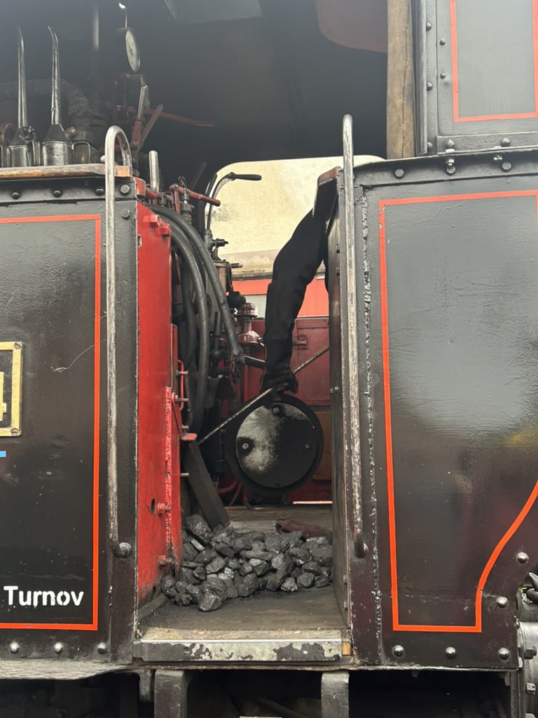 Atmospheric and apposite venue for a literary event: Czech author @jaroslavrudis, whose works are soaked in rail culture, talks about his favourite tracks in his birth town Turnov’s disused railway depot, complete with steam locomotives and turntable. 1/n