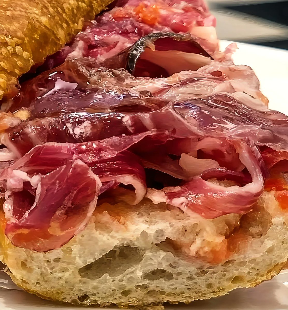 Pan. Tomate. Oliva. Jamón EspañoI.
Merienda Saludable.