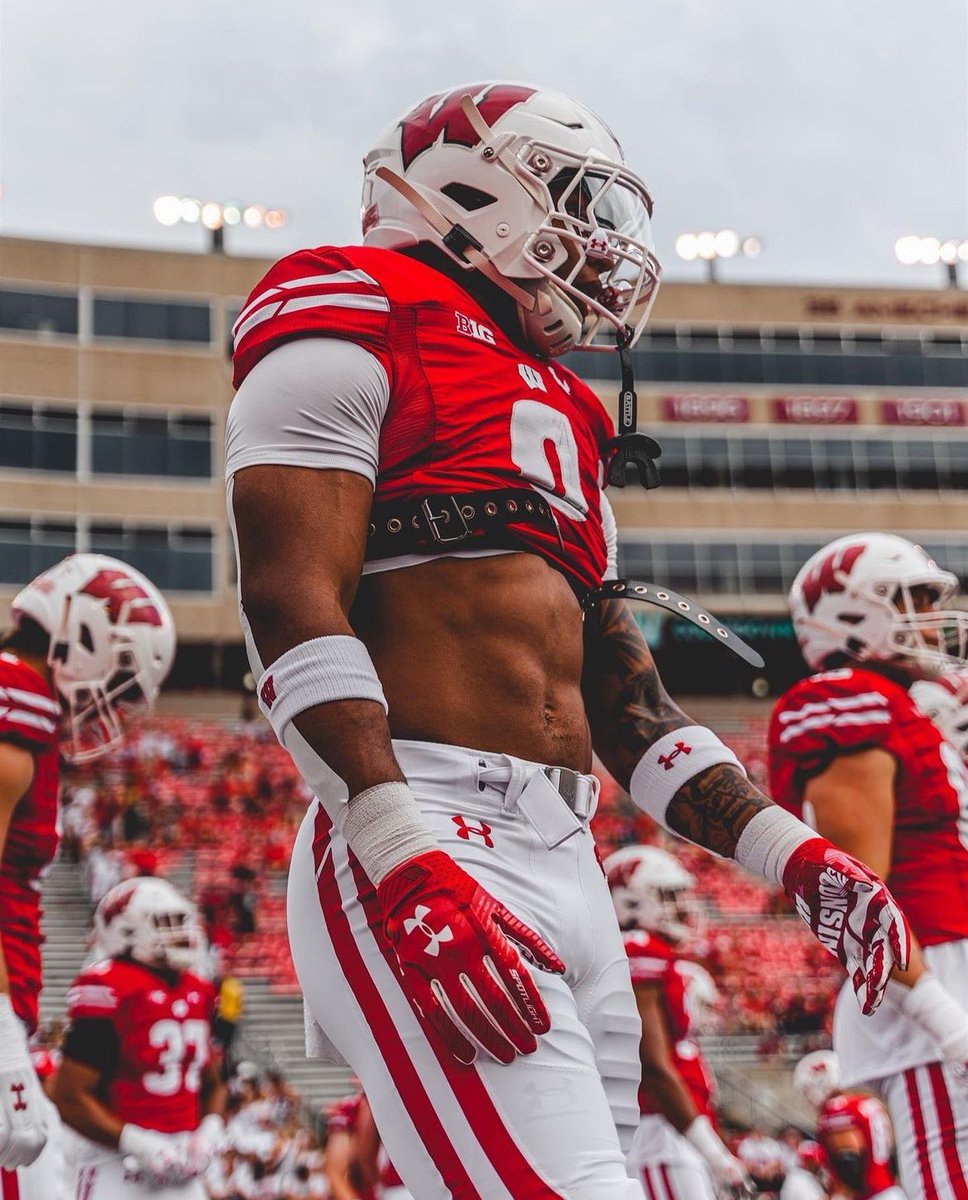 #AGTG I’m blessed and thankful to earn a offer from The University Of Wisconsin @CoachGuiton @CoachSweeny @Perroni247 @Bdrumm_Rivals @MohrRecruiting @FootballDesoto
