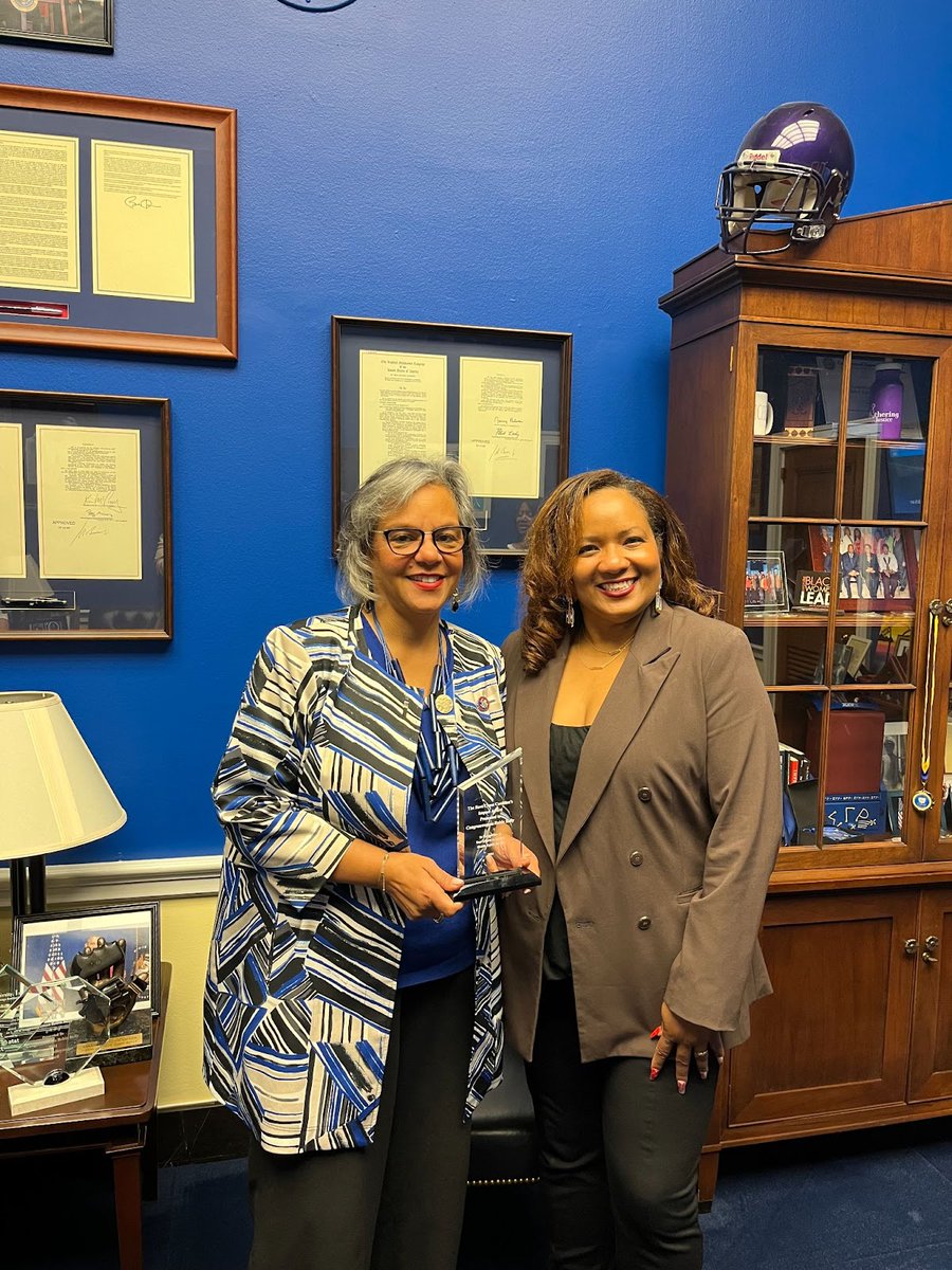 I was honored to receive @RootCauseCo’s Impact Award for my work to address inequities in our health care system. I will always work to see that Americans nationwide have access to the health resources they need.