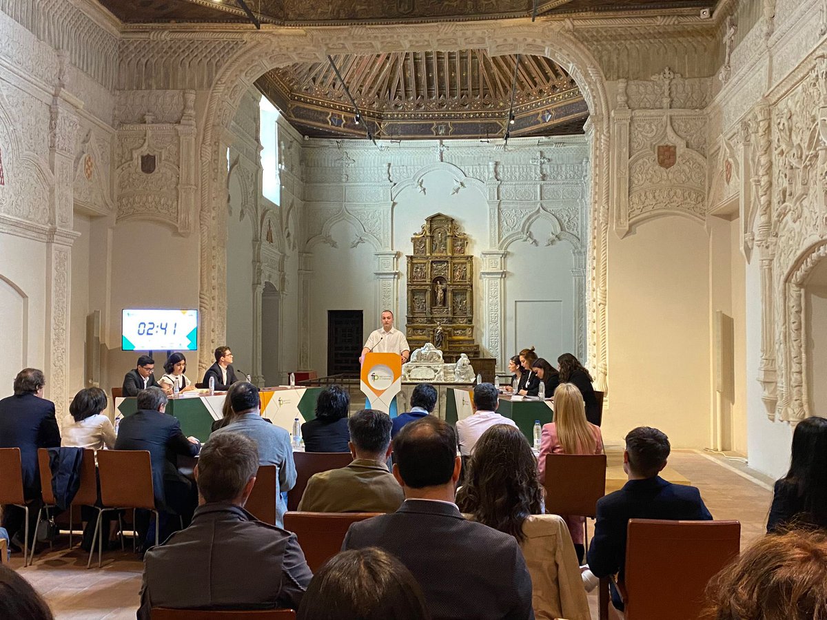 El conjunto de <a href="/iescalderon/">ies.calderon.pinto</a> no se ha ido de vacío ya que uno de sus integrantes, Jesús Fernández, se ha alzado como mejor orador. 👏👏👏

Gracias a @UAHesy su equipo por la hospitalidad,  así como a <a href="/AsocDigitales/">DigitalES_</a>, <a href="/SEUR/">SEUR</a>, <a href="/ZTE_es/">ZTE|nubia España</a>  y Smurfit Kappa por su apoyo.