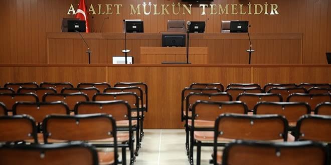 Ankara 1. Ağır Ceza Mahkemesi'nde görülen duruşmada başörtülü hakimi reddeden avukat, baroya şikayet edildi.