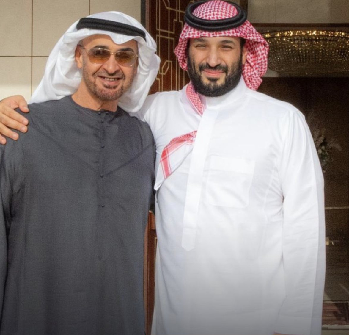 #PHOTO: #SaudiArabia's Crown Prince Mohammed bin Salman holds meeting with #UAE President Sheikh @MohamedBinZayed in Eastern Province arab.news/56qdx