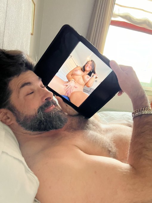 Hahahah I love this so much !!! @vincentjonesxxx cracks me up ?? https://t.co/3NH9gzPA7o
