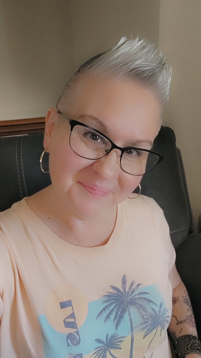 I am supposed to turn 52 tomorrow, but I decided I'm turning 25 instead. 
🥳🥳🥳
#birthdaymonth