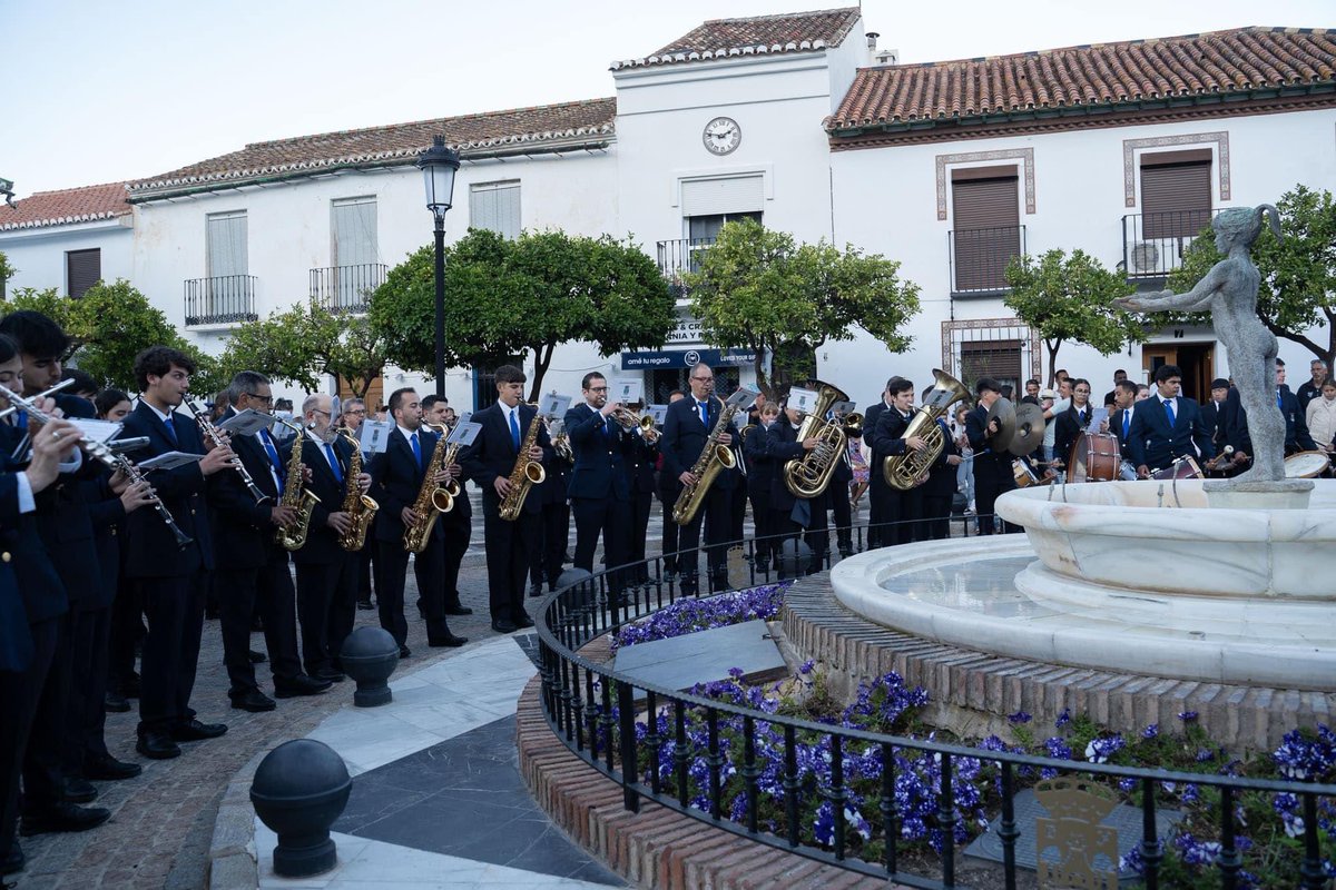 𝗦𝗔𝗡 𝗜𝗦𝗜𝗗𝗥𝗢 𝗟𝗔𝗕𝗥𝗔𝗗𝗢𝗥 𝟮𝟬𝟮𝟰 📸

El pasado miércoles 15 de Mayo volvimos a poner nuestros sones tras el patrón de los agricultores por las calles de nuestro pueblo.

#benalbanda #música #Gloria #SanIsidro #Benalmádena