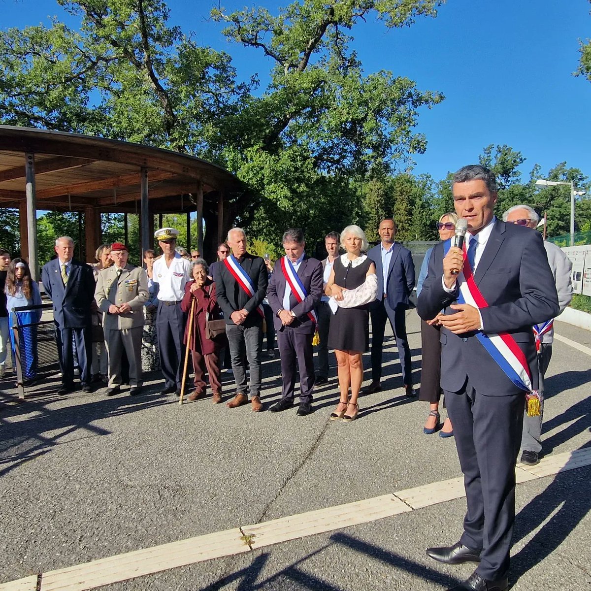 🇫🇷🇺🇲🪖Exceptionnelle cérémonie de commémoration de la 80 ème année du #débarquement de Provence devant les 730 élèves du Collège du Pré des roures👨🏻‍🎓👩🏼‍🎓.

☀️Au #Rouret, nous avons ravivé le souvenir de ceux qui ont combattu pour que nous puissions vivre dans un monde libre aux