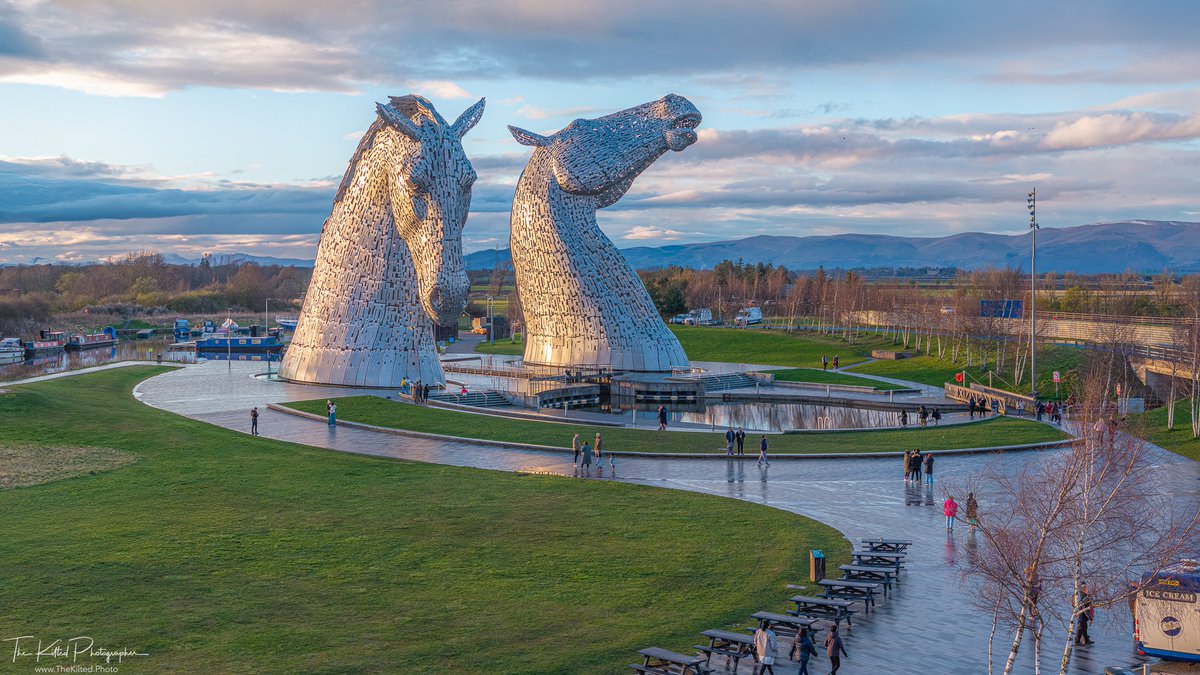 It's #FalkirkFriday - Duke & Baron, The Kelpies 😍

#Falkirk #Scotland #VisitScotland #VisitFalkirk #TheKiltedPhoto #ScottishBanner #ScottishField #ScotlandMagazine #OutandaboutScotland #AndyScottSculptures