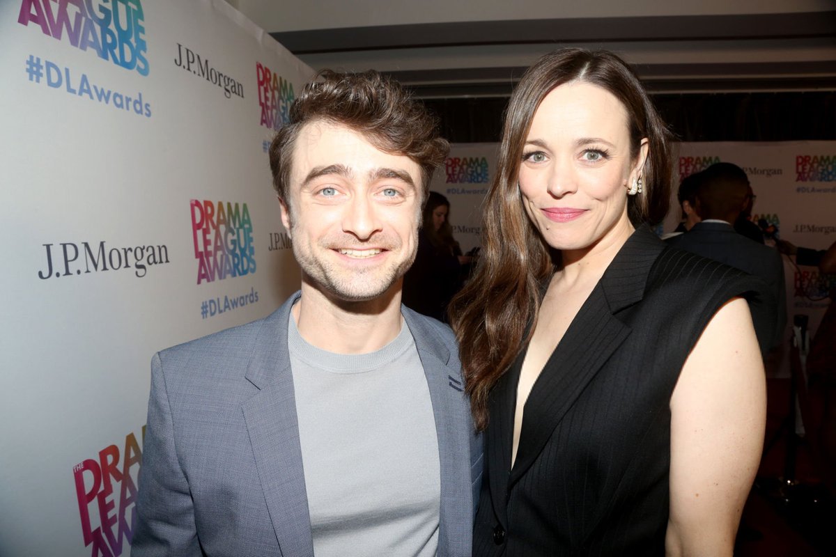 🚨 Daniel Radcliffe & Rachel McAdams durante o Drama League Awards. 📸 #DLAwards