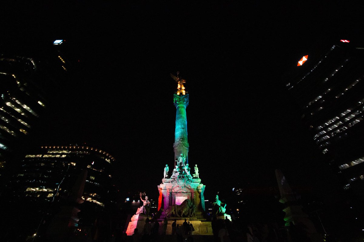 Hoy es el Día Internacional contra la Homofobia, la Transfobia y la Bifobia. En la CDMX edificios emblemáticos se iluminaron para recordar la fecha en que se eliminó la homosexualidad de la lista de enfermedades mentales.🏳️‍🌈🏳️‍⚧️ #Lgbt