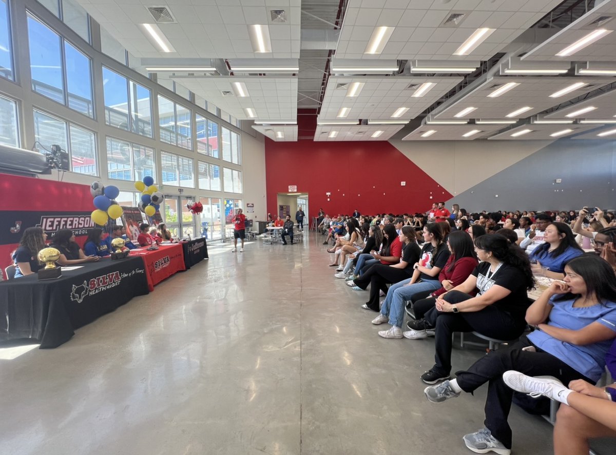 A trio of El Paso ISD student-athletes signed their college commitment letters during a special event at Jefferson High School on Wednesday, May 15. Congratulations, Victoria Barragan, Diego Neri and Francisco Reyes! Learn more ➡️ bit.ly/trio_0517 #ItStartsWithUs