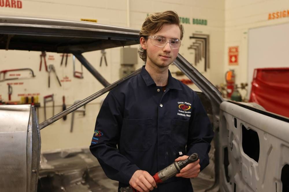 Two award-winning Brandon students who won provincial gold will be representing their automotive programs and the province as members of Team Manitoba at the Skills Canada competition in Quebec at the end of the month. buff.ly/44OnCO5 n #bdnmb