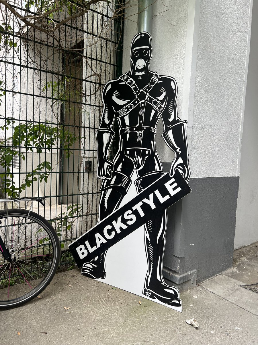 viv_darkbloom's tweet image. Successful day of rubber shopping with @femanimate! Thanks @BlackstyleLatex for always being so great to us! 🖤🖤🖤 Lovely to meet you @Chronomatic_de, thanks for opening up just for us! ♥️♥️♥️