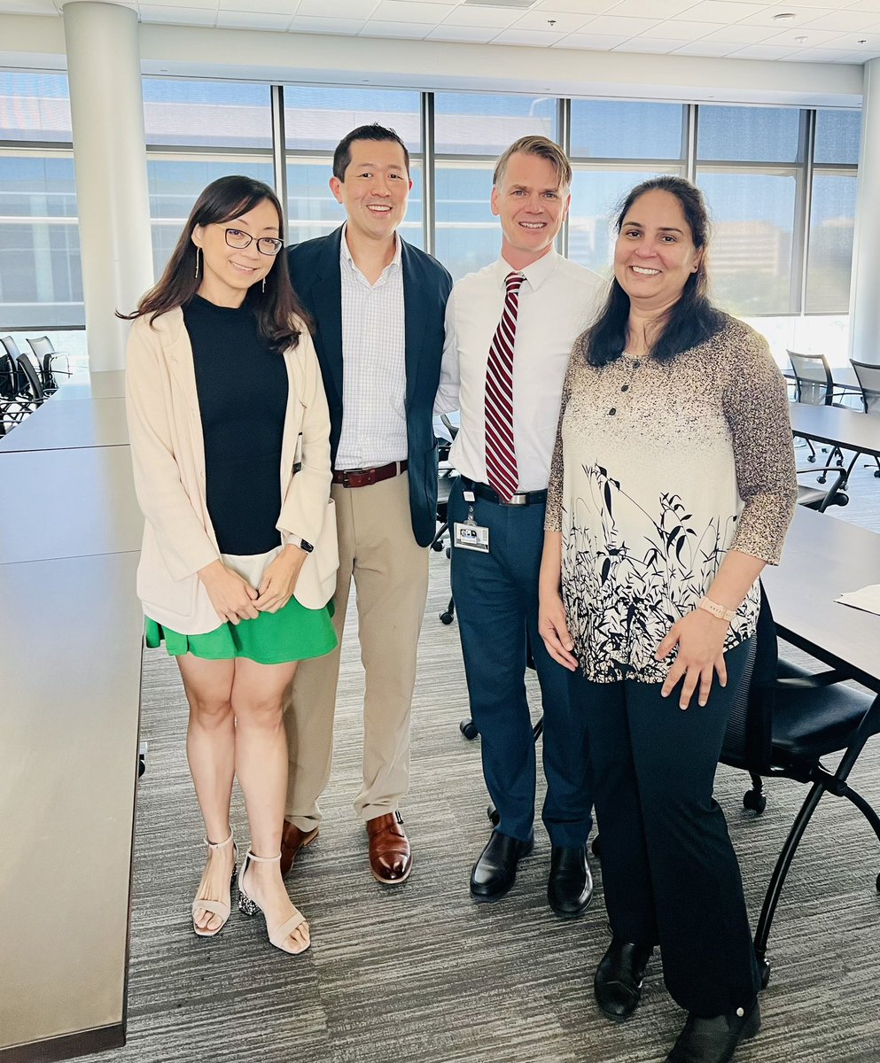 I had such a 🤩 time meeting the amazing @UTSWMedCenter #radonc faculty today and sharing our @MiamiCancerInst #MRgRT experience

Looking forward to growing our collaboration and doing great things together 💪

@AGodleyPhD @NiuSanford @MHLinPhD Shahed Badiyan @BobTimmermanMD