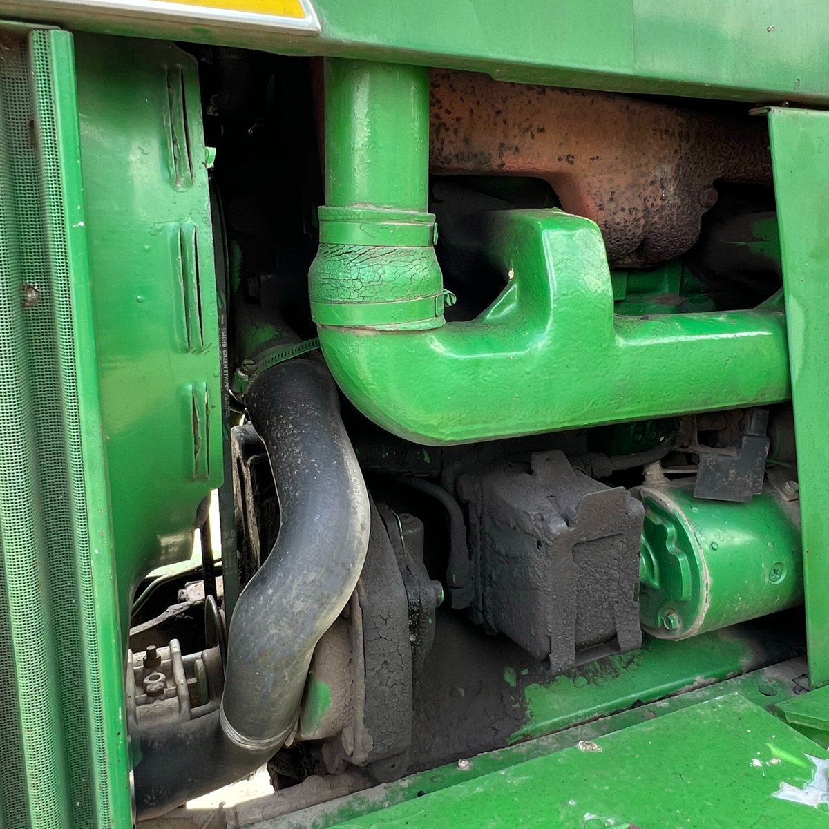 Happy Monday! Let's start this week off with Guess the Model! 👀 ------- #johndeere #johndeeretractor #modelmonday #guessthemodel #sloans #sloanimplement