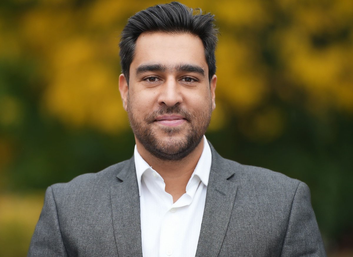 Congratulations @rooh_rahul on your 1st year with AV-CANADA! We're thrilled to have you! We asked Rahul to share his experience: 'I feel recognized and I've greatly improved my organizational skills which I consider the most valuable accomplishment!' #eventprofs #meetings #AV