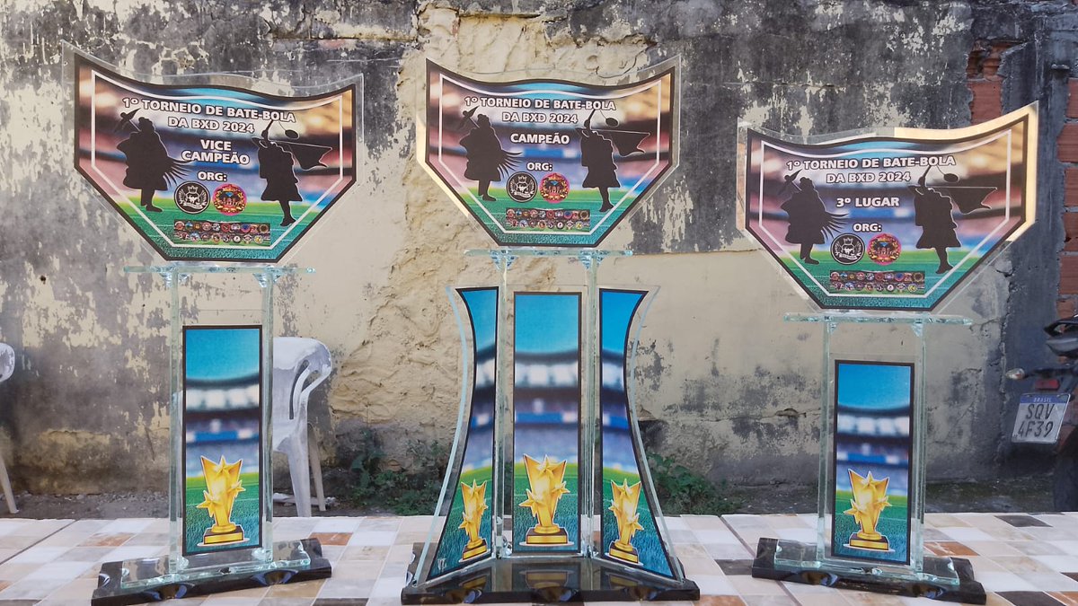Os troféus já chegaram. Domingo é pra cima⚽🚀🥳🍻