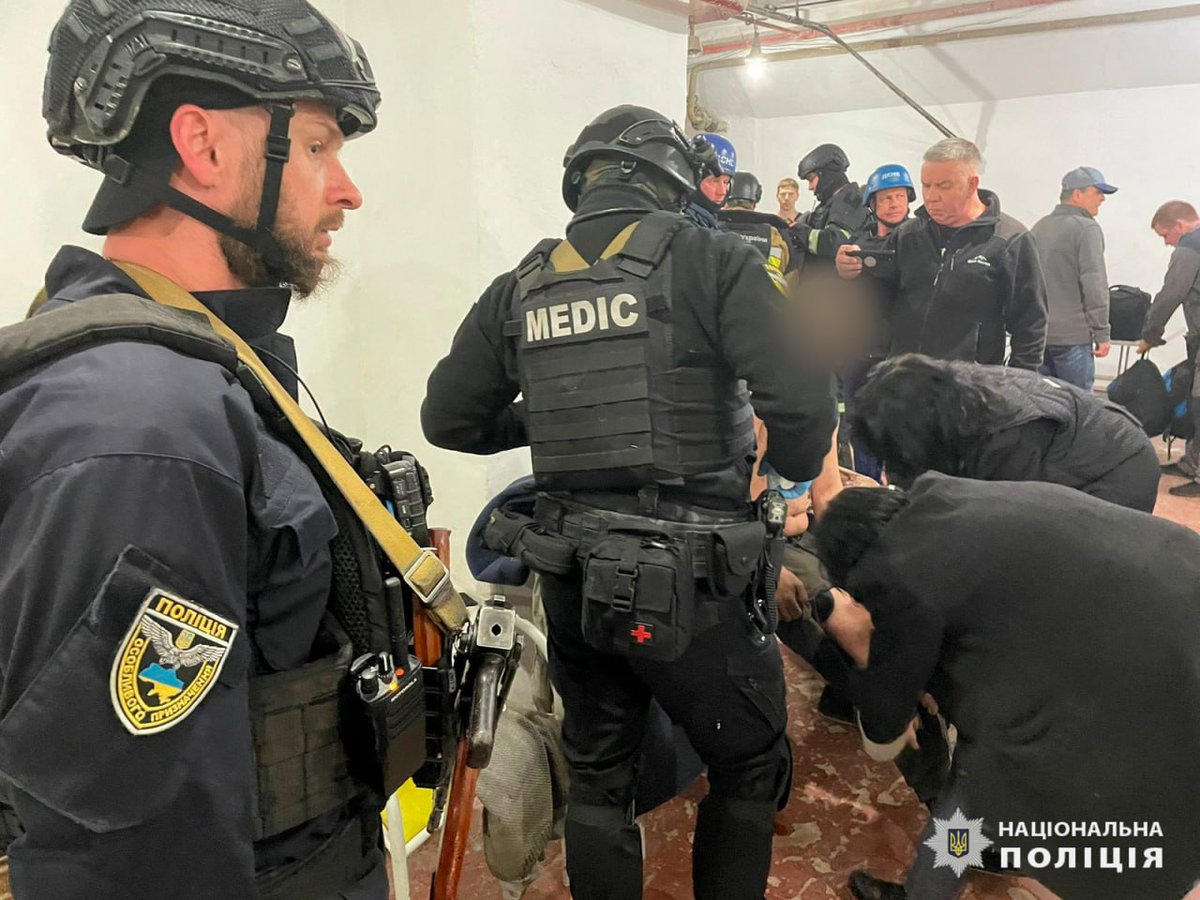 ⚡️ UPD: 3 killed, 28 injured as a result of Russia targeting Kharkiv with aerial bombs this afternoon, according to the mayor. 📷: National Police of Ukraine
