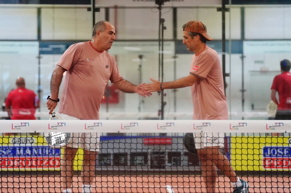FMP_Padel's tweet photo. 🔝🏆🎾 Campeonato de España 🇪🇸 de pádel por SSAA de Veteranos 

🚹 Cuartos 
⏰ 17:00 h
📍MiClub Pádel

Fed Madrileña Pádel
⚔️ 5-0
Fed Pádel Castilla y León

¡Vamos Madrid!
👏🏻👏🏻👏🏻👏🏻👏🏻

#soyfmpadel  @padelfederacion @bullpadelsport @fisiosaludmas https://t.co/0EhBz3uwH3