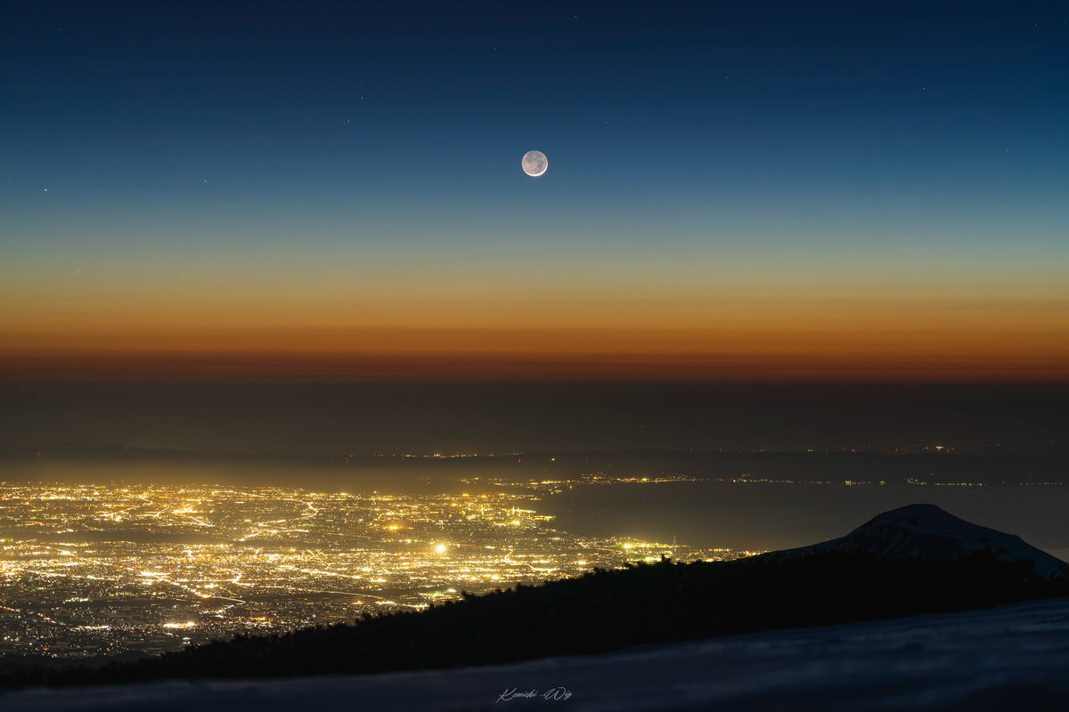 灯る光に落ちる月
#東京カメラ部 #富山 
#立山黒部アルペンルート