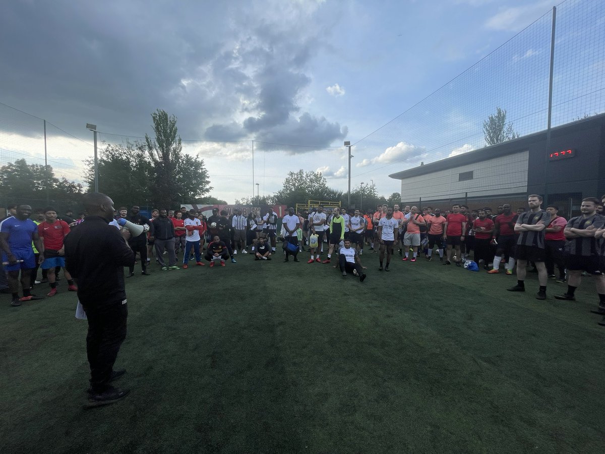 Great to be at the kickoff of the @NHSBartsHealth 5 a side tournament at #GOALS. Great turnout and thanks to Charmaine and Louise #ImprovingWorkingLives as ever. Thanks to @Barts_Charity for sponsoring this event #sportandphysicalactivity