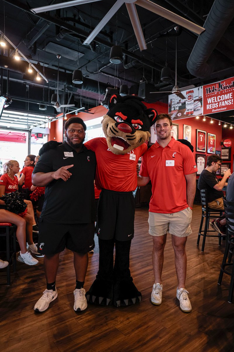 Shoutout to @CincyReigns for putting on such a great event last night down at Holy Grail! Appreciate everyone who came out and supported! #Gobearcats