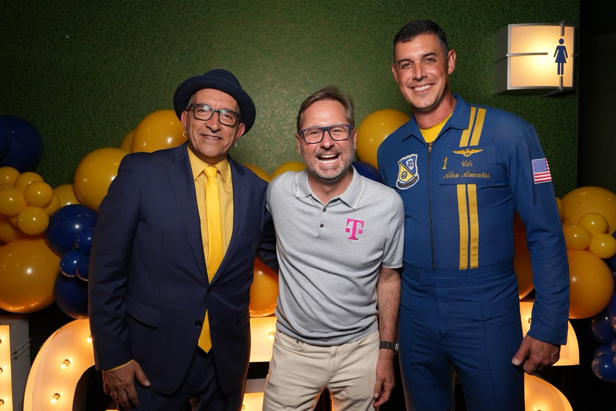 MikeSievert's tweet image. It was a privilege to help host a premiere screening of The Blue Angels IMAX, for the squadron themselves, in Pensacola. THANK YOU to all our Naval Aviators and Marines who play an essential role in our nation’s security. Btw -the film is amazing, go see it!!