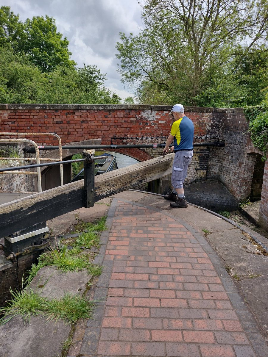 Fabulous walk with @johnfkilcoyne from #GreatHaywoodJunction to Stone to reach the half way point on the @CanalRiverTrust #TrentAndMerseyCanal. Mile marker 'Shardlow 46 Preston Brook 46' located & photographed! Lots of beautiful sunny countryside, wildlife, boats & locks today.