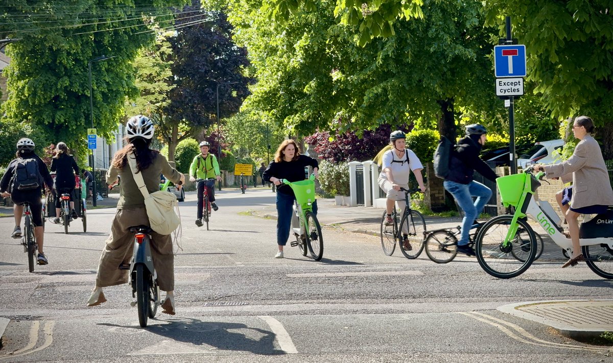 Odd how those newspapers in recent days sending out their photographers to shoot pix of 'speeding' cyclists don't end up with pix like this one I took in London yesterday.