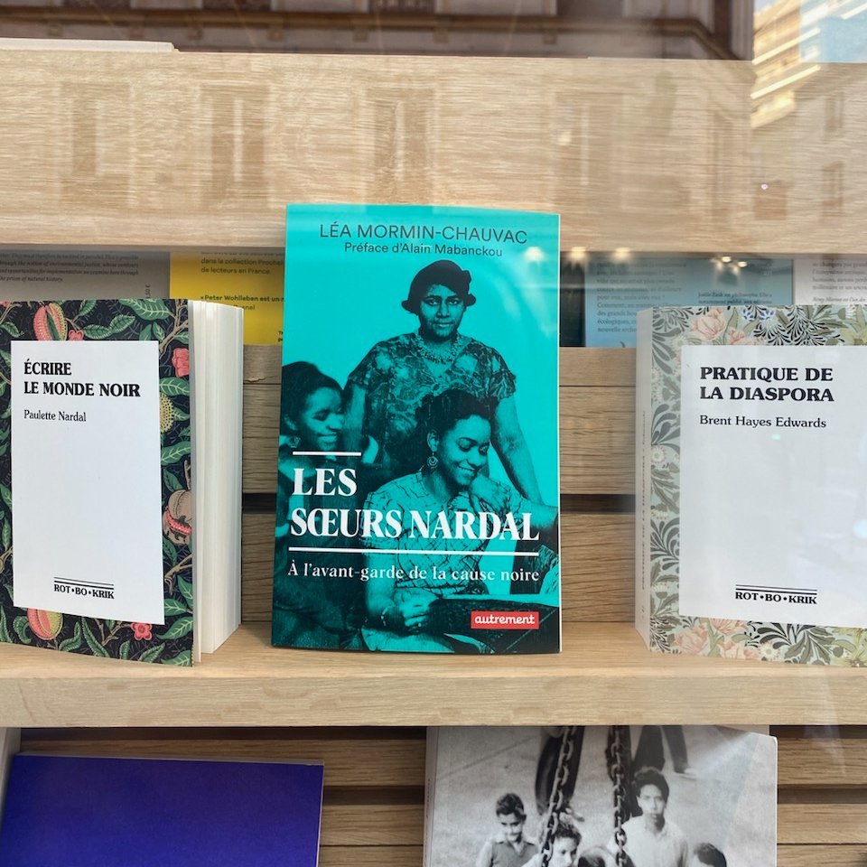 Merci à la librairie La Friche (Paris 11) pour cette belle mise en avant du livre 'Les sœurs Nardal' de @LeaMormin dans leur vitrine ! 🙏
Pour en savoir plus sur cet ouvrage, c'est par ici ➡ bit.ly/3xrXLyJ